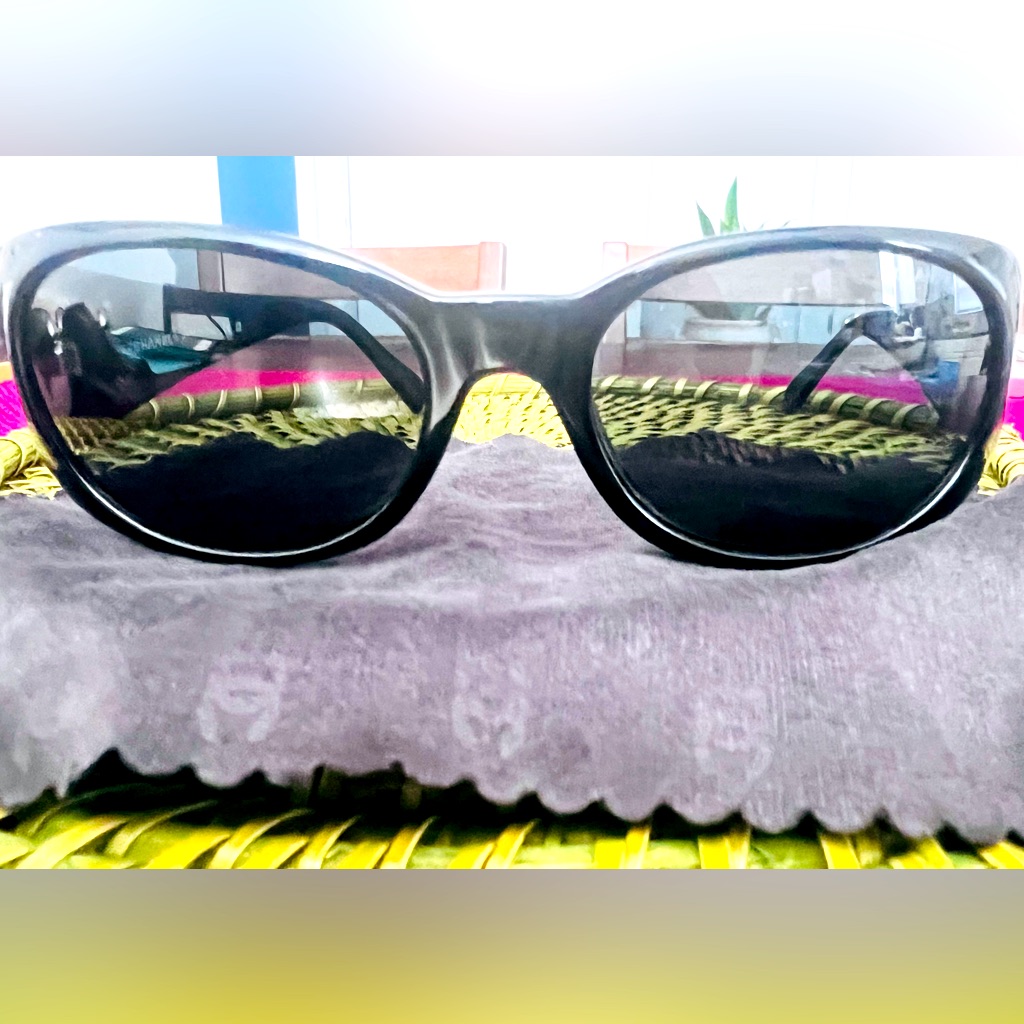 Authentic Vintage Style Chanel Pearl Logo Ladies Sunglasses Authentic Vintage Style Chanel Pearl Logo Ladies Sunglasses